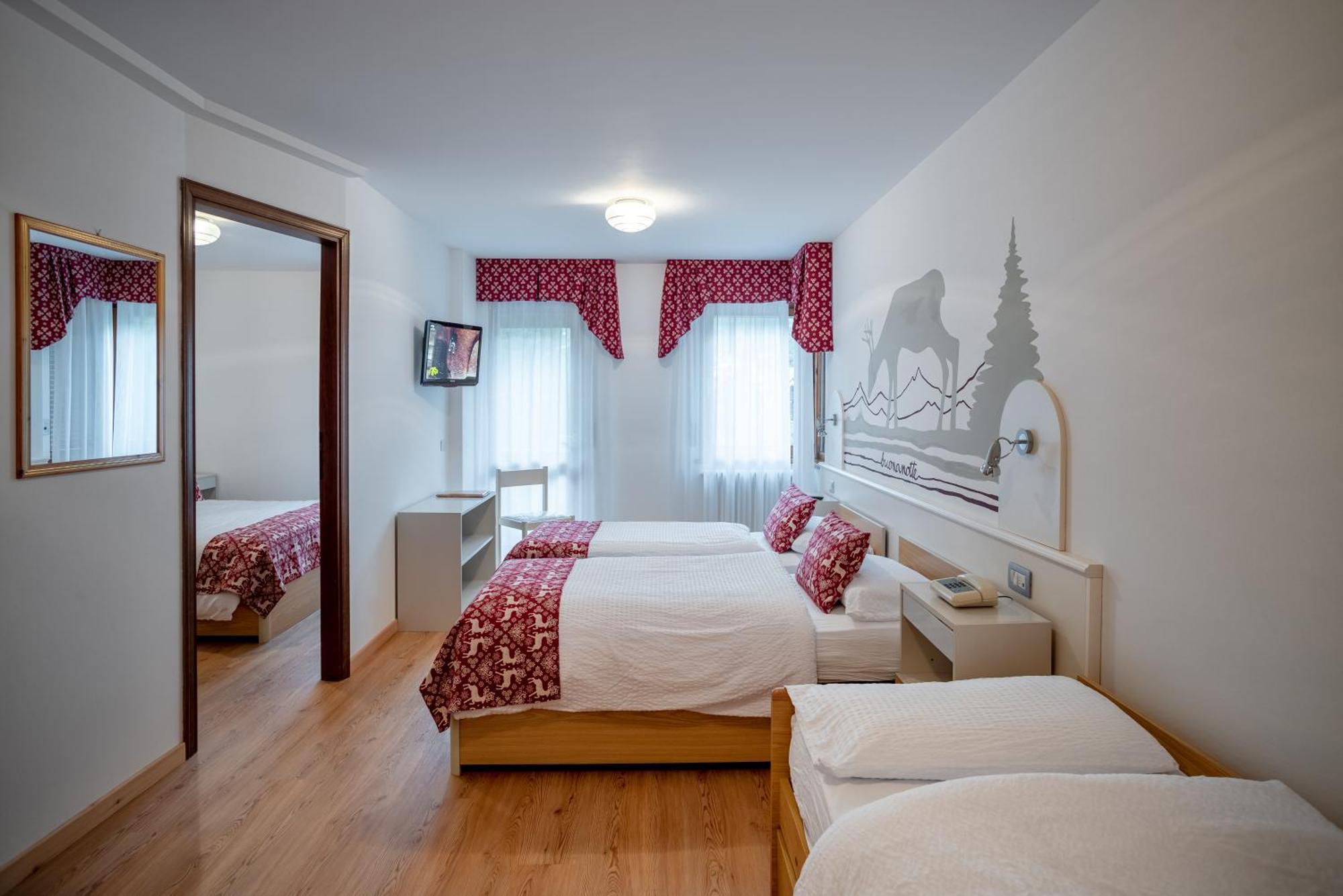 Hotel Europa San Martino Di Castrozza Exterior photo